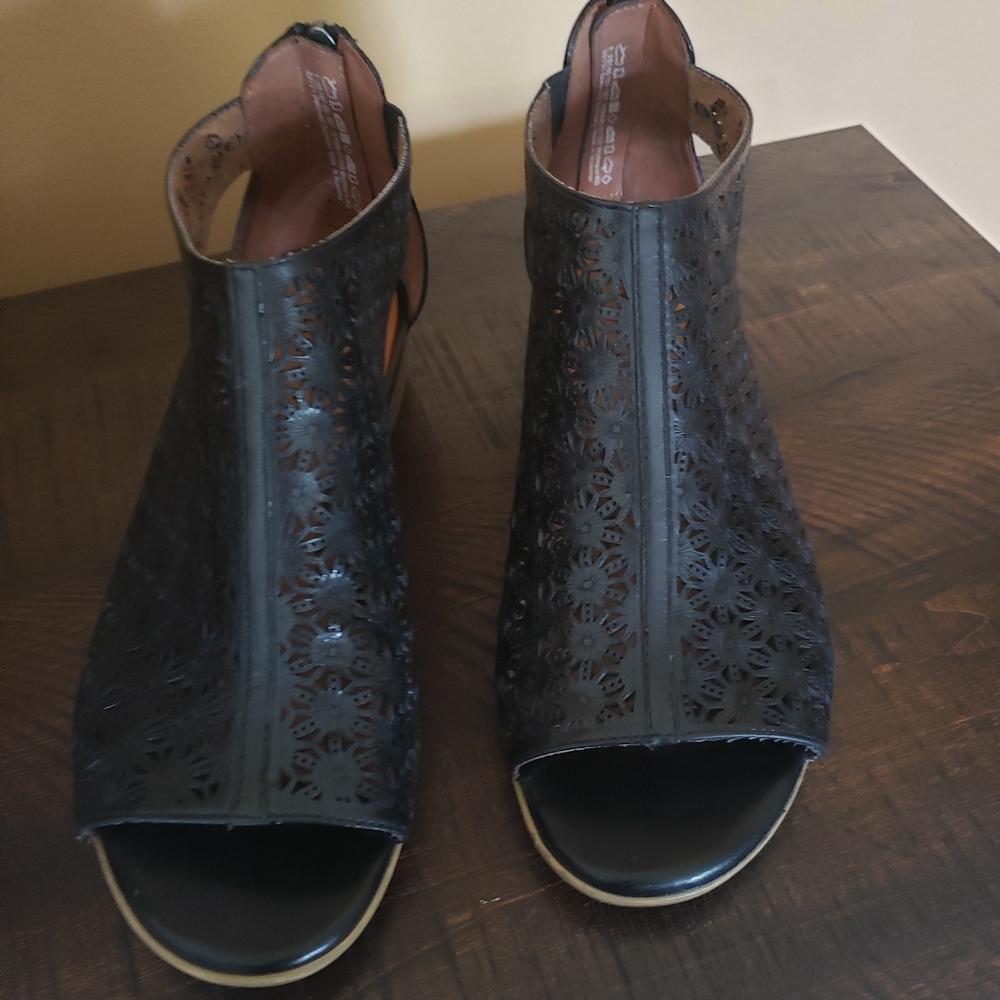 Tamaris Black Bootie size8